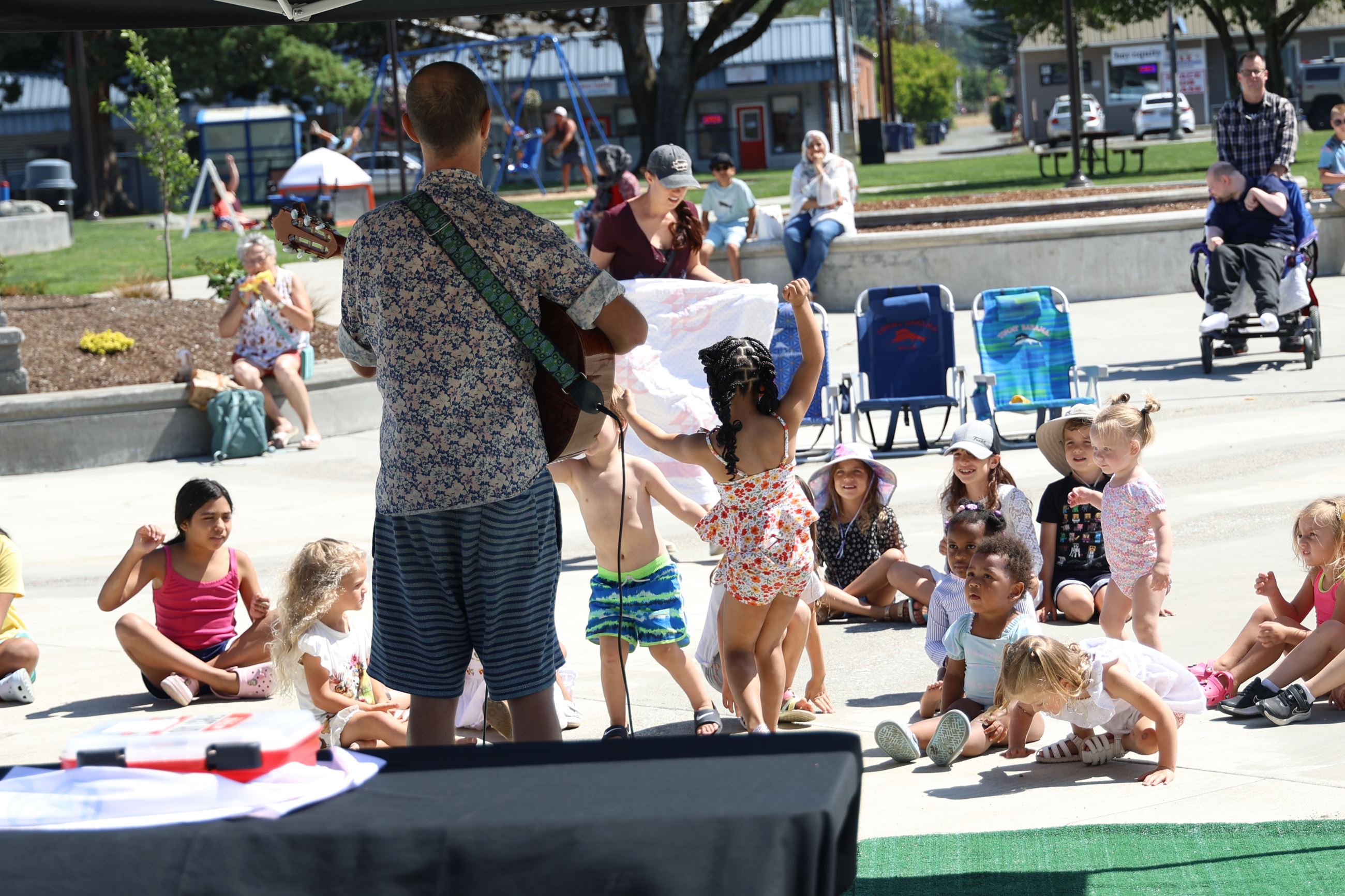 Eli Rosenblatt at Comeford Park, kids watching